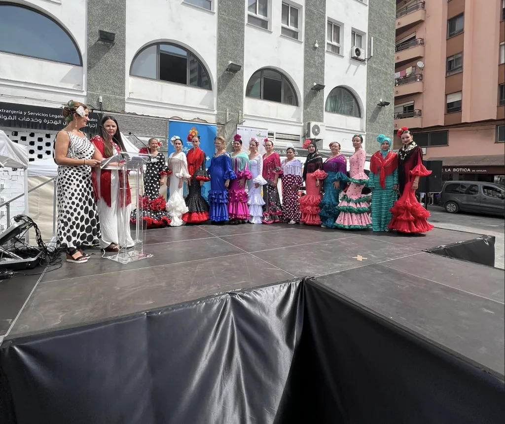 Caseta de feria iluminada con equipo de sonido montado
