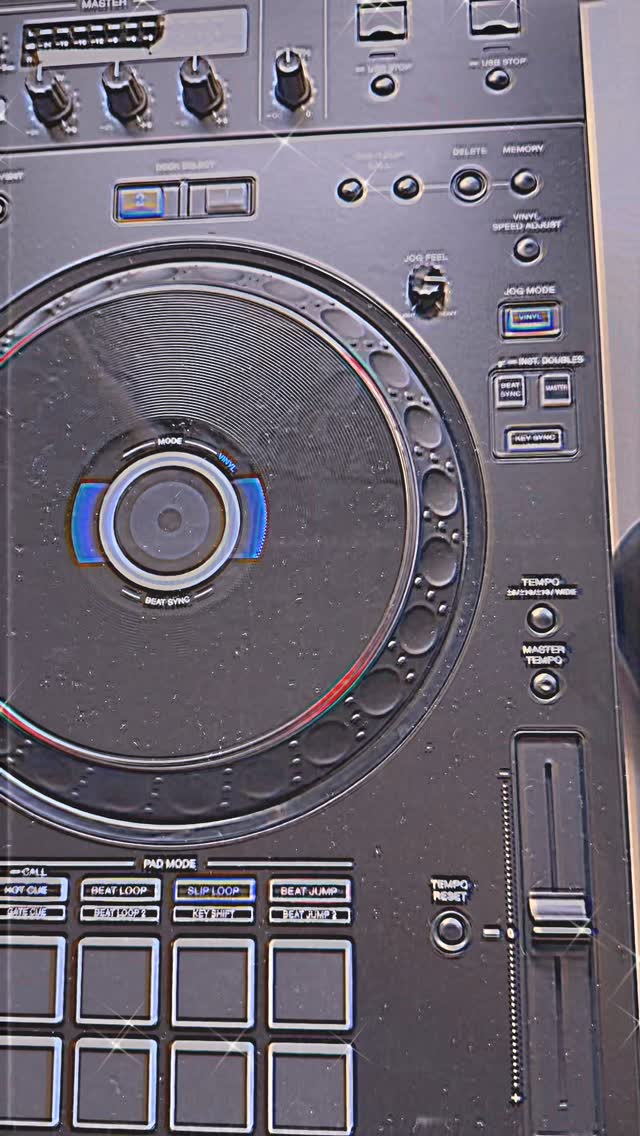 Alquiler AlphaTheta XDJ-AZ

Si quieres el “todo en uno” serio, rápido y con pegada para tu evento, la XDJ-AZ es la cabina perfecta: tacto pro, mezcla cómoda, navegación ágil y un sonido que se nota desde la primera canción.

Ideal para:
	•	Bodas y celebraciones
	•	Eventos de empresa
	•	Fiestas privadas y clubs
	•	Montajes con sonido e iluminación

Entrega y recogida disponibles. También podemos montarte el pack completo con altavoces, micros, luces y técnico si lo necesitas.

Reserva por mensaje directo o por WhatsApp 622 290 586
alquilersonidocadiz.com

#AlquilerXDJAZ #AlphaTheta #XDJAZ #AlquilerDJ #CabinaDJ EventosCádiz SonidoCádiz BodasCádiz FiestasCádiz DJSet AlquilerSonido ProducciónEventos Cádiz Sevilla